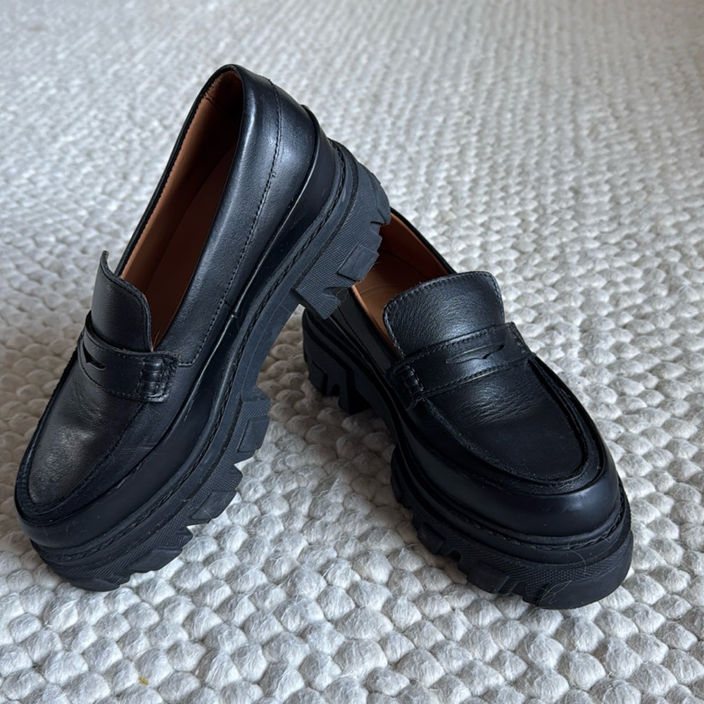 Ganni Black leather loafers 37
